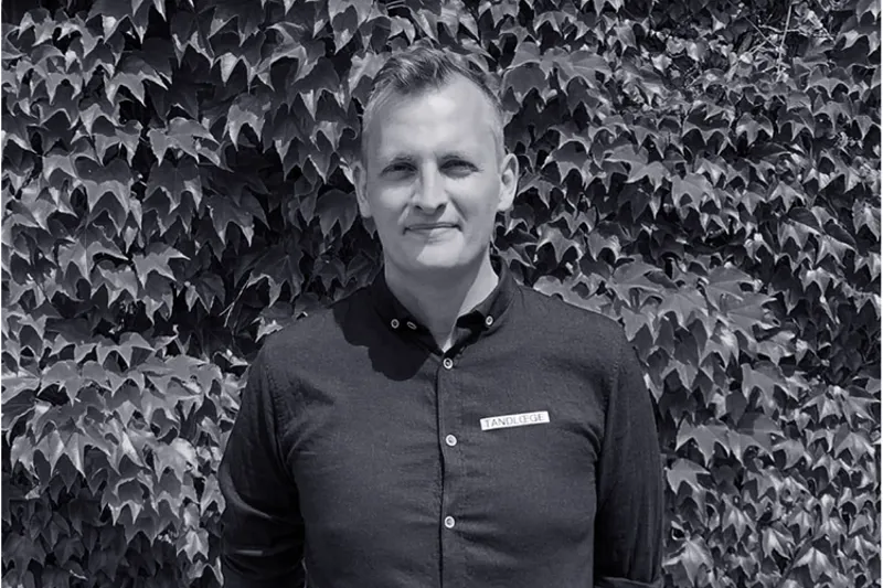 Jonas Staal